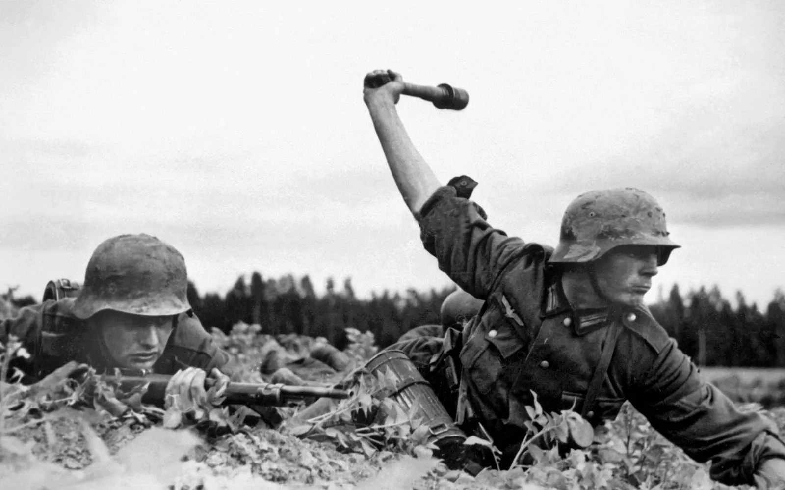 German soldiers fighting in the Soviet Union as part of Operation Barbarossa, 1941. (NARA/U.S. Department of Defense)